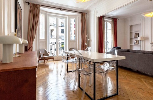 Grenelle Apartment | Chic Grenelle | 3 Bedroom Apartment in Paris