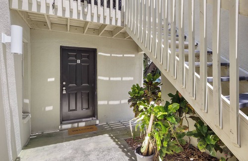 Historic Hyde Park North Condo | Chic Hyde Park Condo - 2 bed, 2 bath - 5 min to Shops, Bayshore & Amalie