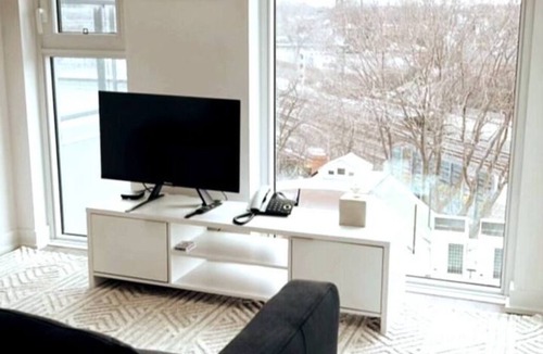 Parkdale Apartment | Chic modern apartment In Toronto's vibrant west end