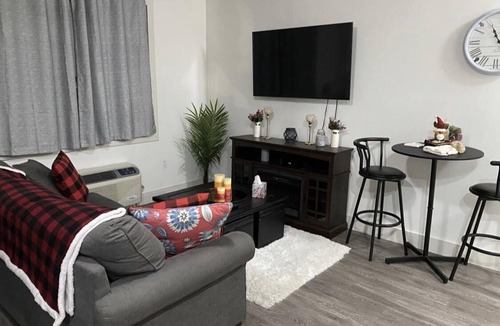 Bay Shore Apartment | Chic on Main Street apartment near it all!