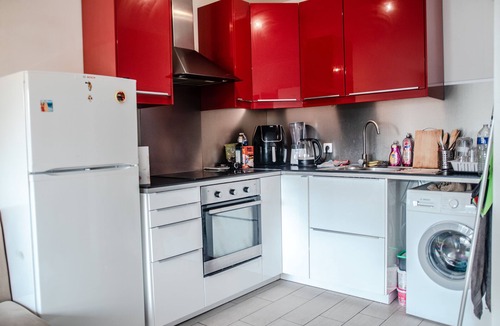 Les Puces de Saint-Ouen Bed & Breakfast | Chic Retreat Near Paris