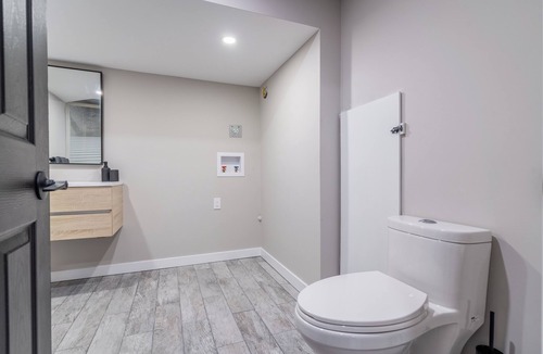 Oro-Medonte House | Chic & Spacious 6 BDR Bungalow W/Pool & Hot Tub