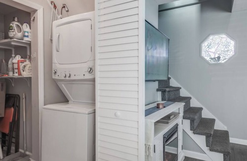 Amityville Cottage | Chic Studio Apartment, with WiFi in welcoming Amityville