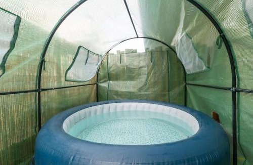 Petit-Colombes Apartment | Chic T2 with Jacuzzi near Paris