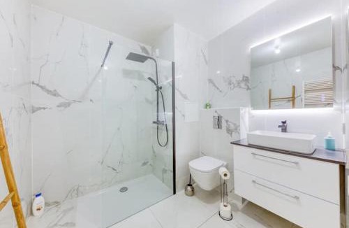 Petit-Colombes Apartment | Chic T2 with Jacuzzi near Paris