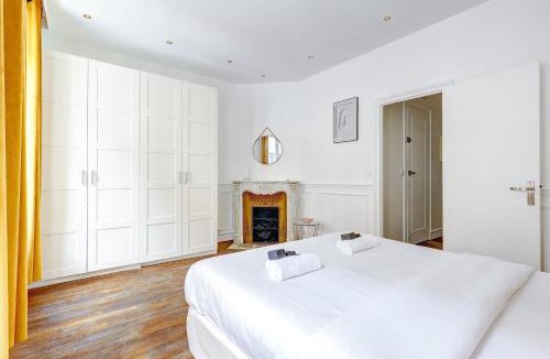 Champs-Elysees Apartment | Chic Terrasse a 5min des Champs-Elysees with AC