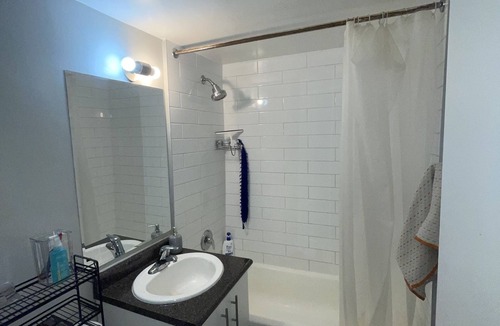 Cabbagetown Apartment | Chill and peaceful apartment in Sherbourne street and Carlton street