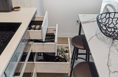 Wellington Place Apartment | Chill Island - CN Tower Vibes downtown Toronto with 3 bedrooms & free parking!