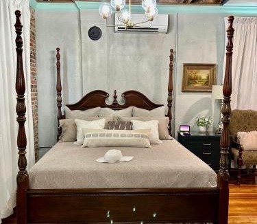 Carthage Hotel | Chipley's Squareview Inn