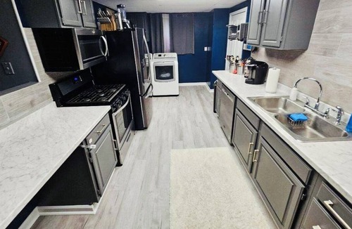 South Hills House | City Living—sleeps 12 15-20 mins from Acrisure Stadium, PNC Park, Mt Washington