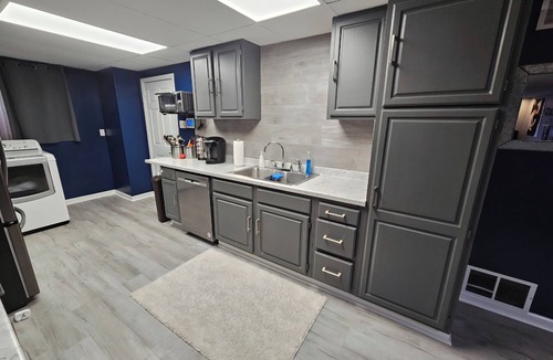 South Hills House | City Living—sleeps 12 15-20 mins from Acrisure Stadium, PNC Park, Mt Washington