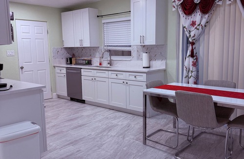 Pine Castle House | Classic 3-bedroom 2-ba house with WiFi, AC in fabulous Orlando