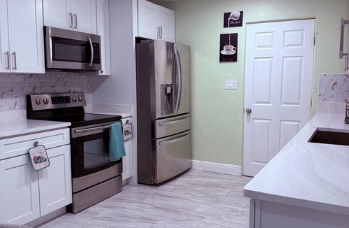 Pine Castle House | Classic 3-bedroom 2-ba house with WiFi, AC in fabulous Orlando