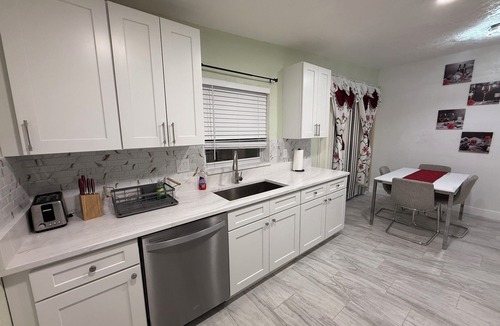 Pine Castle House | Classic 3-bedroom 2-ba house with WiFi, AC in fabulous Orlando