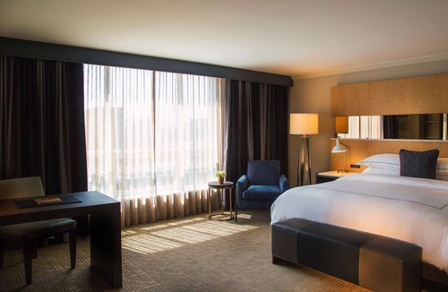 Bloor-Yorkville Hotel | Classic Room w/Queens Park Views – Perfect for Exploring Vibrant Yorkville