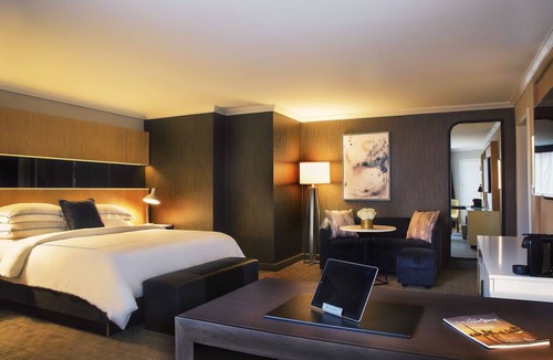 Bloor-Yorkville Hotel | Classic Room w/Queens Park Views – Perfect for Exploring Vibrant Yorkville