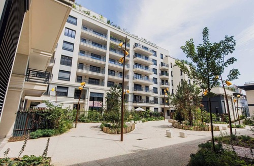 Les Puces de Saint-Ouen Apartment | Classy appartement - Flea Market