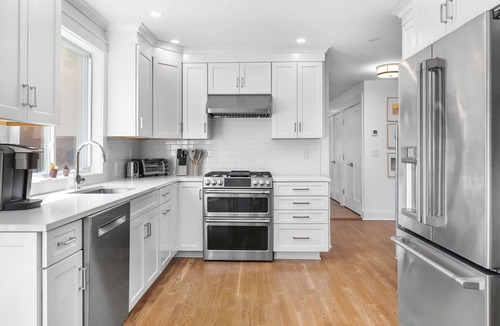 Stamford House | Clean and Cozy 4BR Home w/Yard – Springdale Stamford