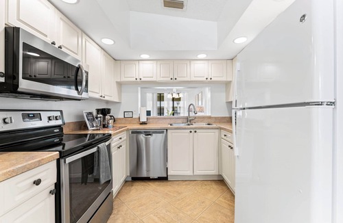 South Bradenton Apartment | Clean & Bright. Minutes to Anna Maria Island+