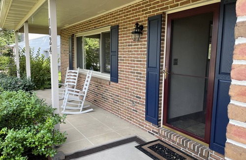 Boalsburg House | Clean, Comfortable, Close to Campus in a Quiet Neighborhood