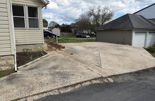 Chambersburg Apartment | Clean & Cozy Downstairs Duplex- Walking distance to Chambersburg Hospital