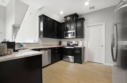 Seffner Community Alliance House | Clean, Elevated Townhome with 3 Bedrooms