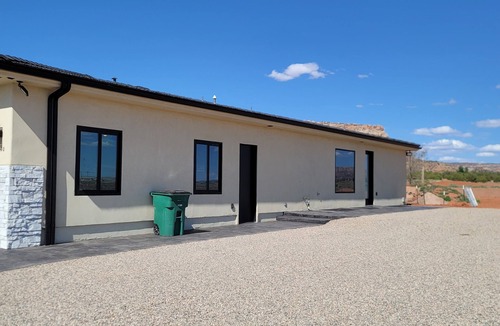 Cane Beds Apartment | Clean, New, Modern Casita, great midway point to Nation Parks