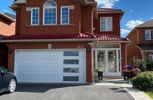 Gateway Apartment | clean & spacious 2 bedroom walk out basement seperate entrance
