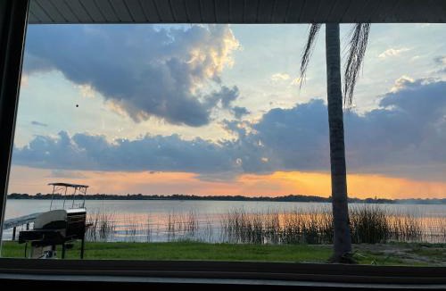 Southwest Orlando House | Clear Lake Retreat: Private pool, lakefront