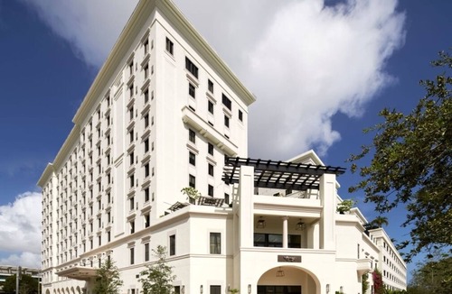 Coral Gables House | Close to Coconut Grove! 4 Relaxing Units, Onsite Parking! Pets are Allowed!