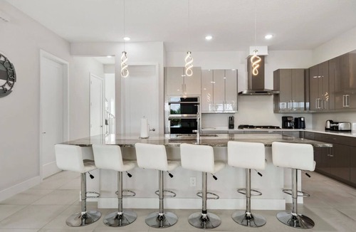 Bay Lake Villa | CLOSE TO DISNEY/FREE SHUTTLE/PRIVATE POOL AND SPA