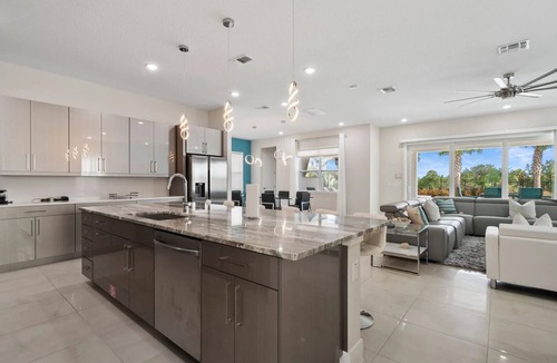 Bay Lake Villa | CLOSE TO DISNEY/FREE SHUTTLE/PRIVATE POOL AND SPA