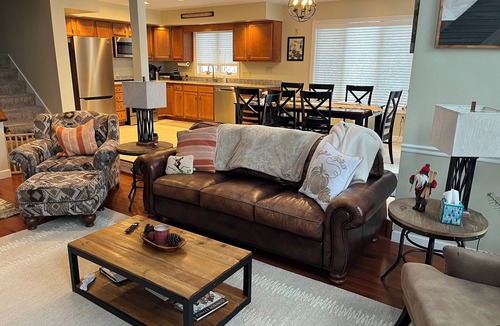 Champion House | Close to Slopes; Amazing Views of the Mountain; Family Friendly