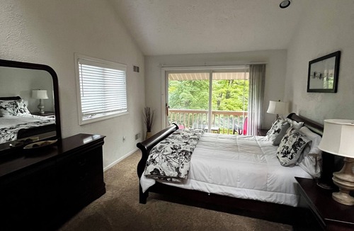 Champion House | Close to Slopes; Amazing Views of the Mountain; Family Friendly