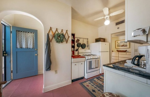 Sam Hughes House | Close to U of A/Sam Hughes/1 BR 1 BA/Patio