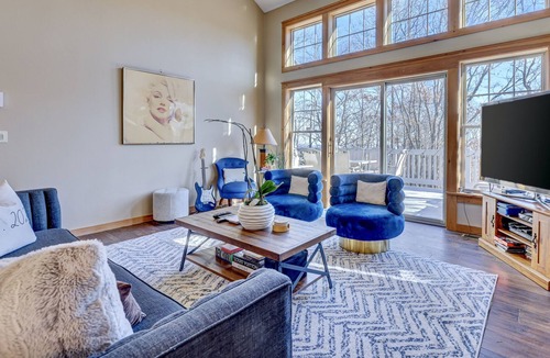Tannersville Cottage | Close to Waterpark, Hiking, Game Room, Community Pool