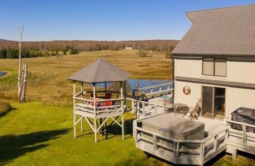 Old Timberline House | CM05-Sweeping Views! Private Pond, Hot tub!