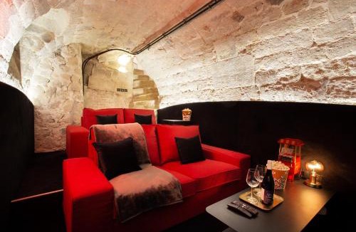 Latin Apartment | CMG Jacques /Pantheon