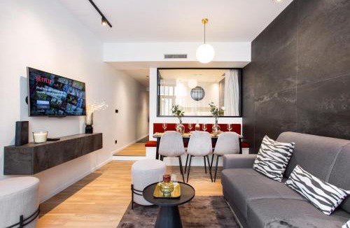 Latin Apartment | CMG Jacques /Pantheon