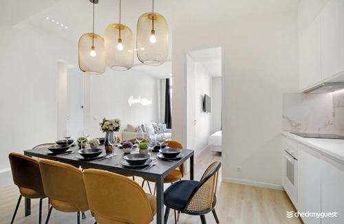Quartier Sainte-Avoye Apartment | CMG Marais - Etienne Marcel