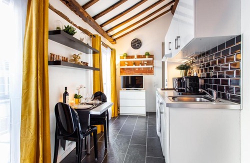 9th Arrondissement Apartment | CMG Pigalle/ Martyrs G