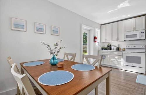 South Middle River House | Coastal 2BR | Private Yard | Near Beach & Las Olas