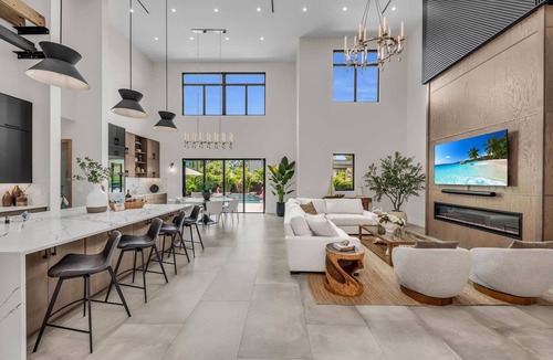 Arlington Park House | Coastal Luxe, Spacious 5bedroom house 5miles to Siesta with saltwater pool, WiFi