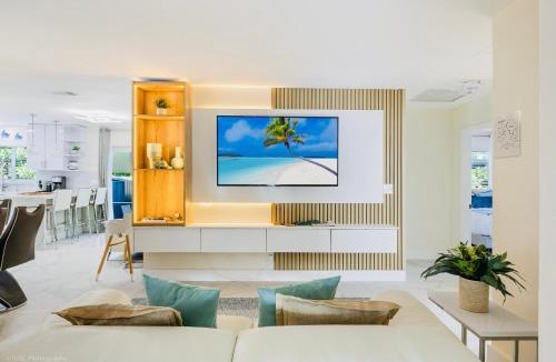 South Lake Villa | Coastal Paradise - 7 min to Beach with 4 Bedrooms, Game Room and Minigolf