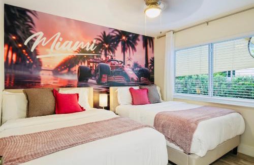 South Lake Villa | Coastal Paradise - 7 min to Beach with 4 Bedrooms, Game Room and Minigolf