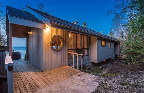 Northern Bruce Peninsula Cottage | Cobblestone Waterfront cottage 4 Bedrooms, 2 Bathrooms, Sauna at Lion Head