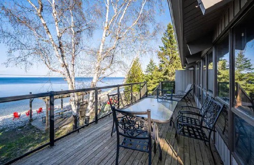 Northern Bruce Peninsula Cottage | Cobblestone Waterfront cottage 4 Bedrooms, 2 Bathrooms, Sauna at Lion Head