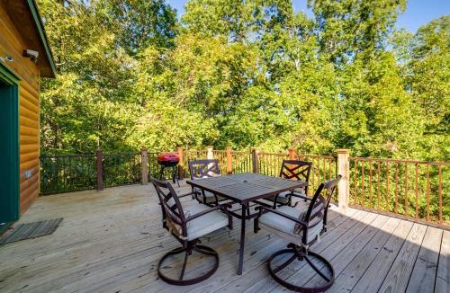 Coffeeville House | Coffeeville Cabin w/Deck ~ 7 Mi to Grenada Lk