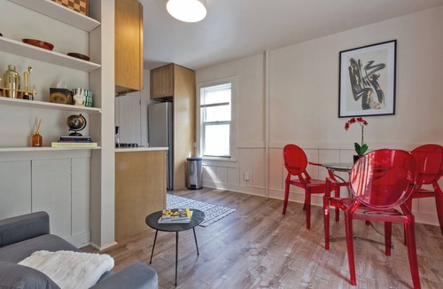 Woodstock Apartment | Colorful Modern Hideaway In Downtown Woodstock - AC & WiFi