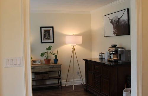 Zion House | Come relax at the Manor at Springfield, close to Penn State, Golf and Downtown